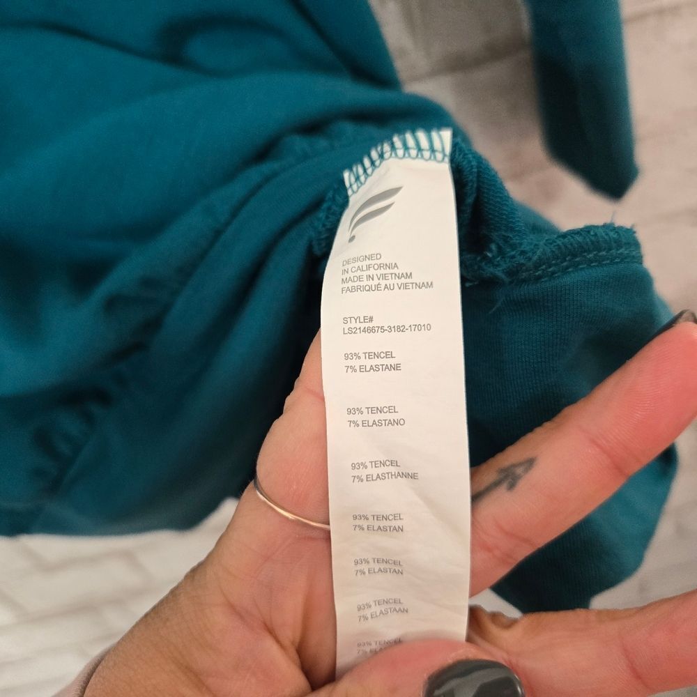 Fabletics‎ oversized top - Picture 9 of 15